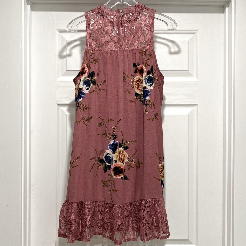 Fun and flirty dress! - Picture 3 of 5
